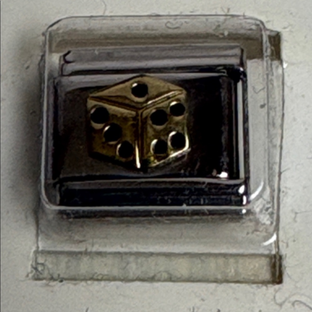 ADD A Charm Link Dice